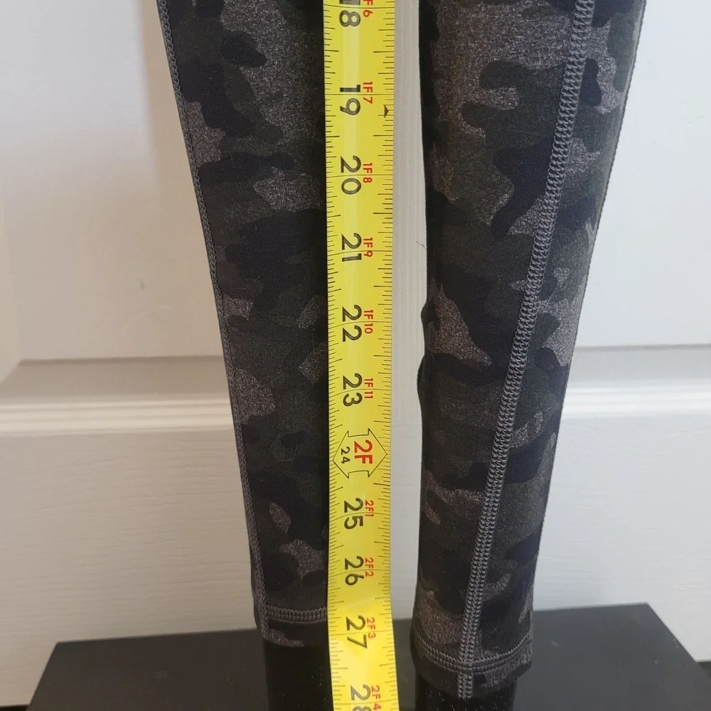 Fabletics On The Go High Waisted Legging Charcoal Camo Size M MSRP 84.95 - Picture 7 of 9